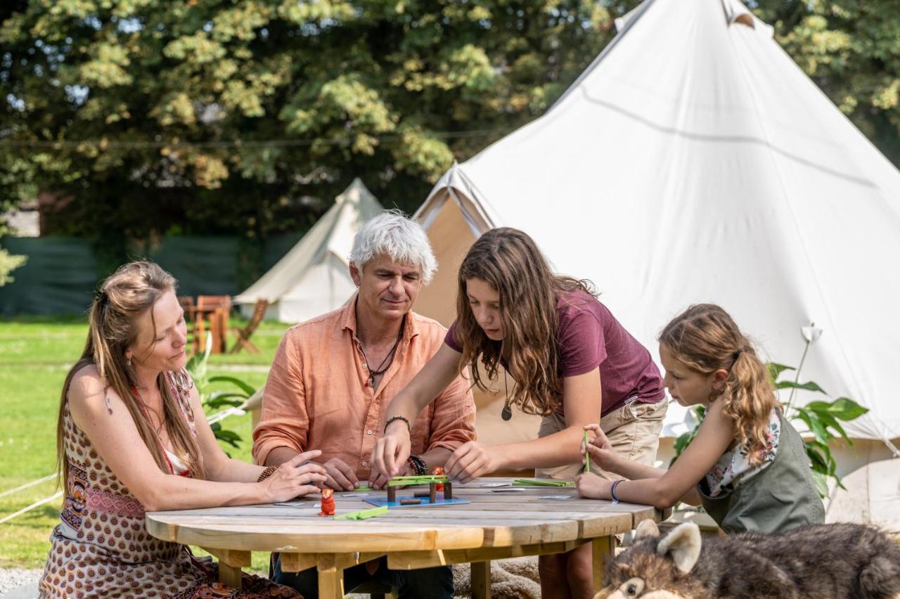 Cocoon Village - Glamping - Domaine Des Grottes De Han 罗什福尔 外观 照片